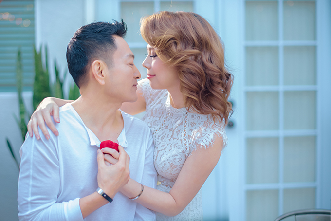 Bạn trai Việt kiều quấn quýt bên Thanh Thảo